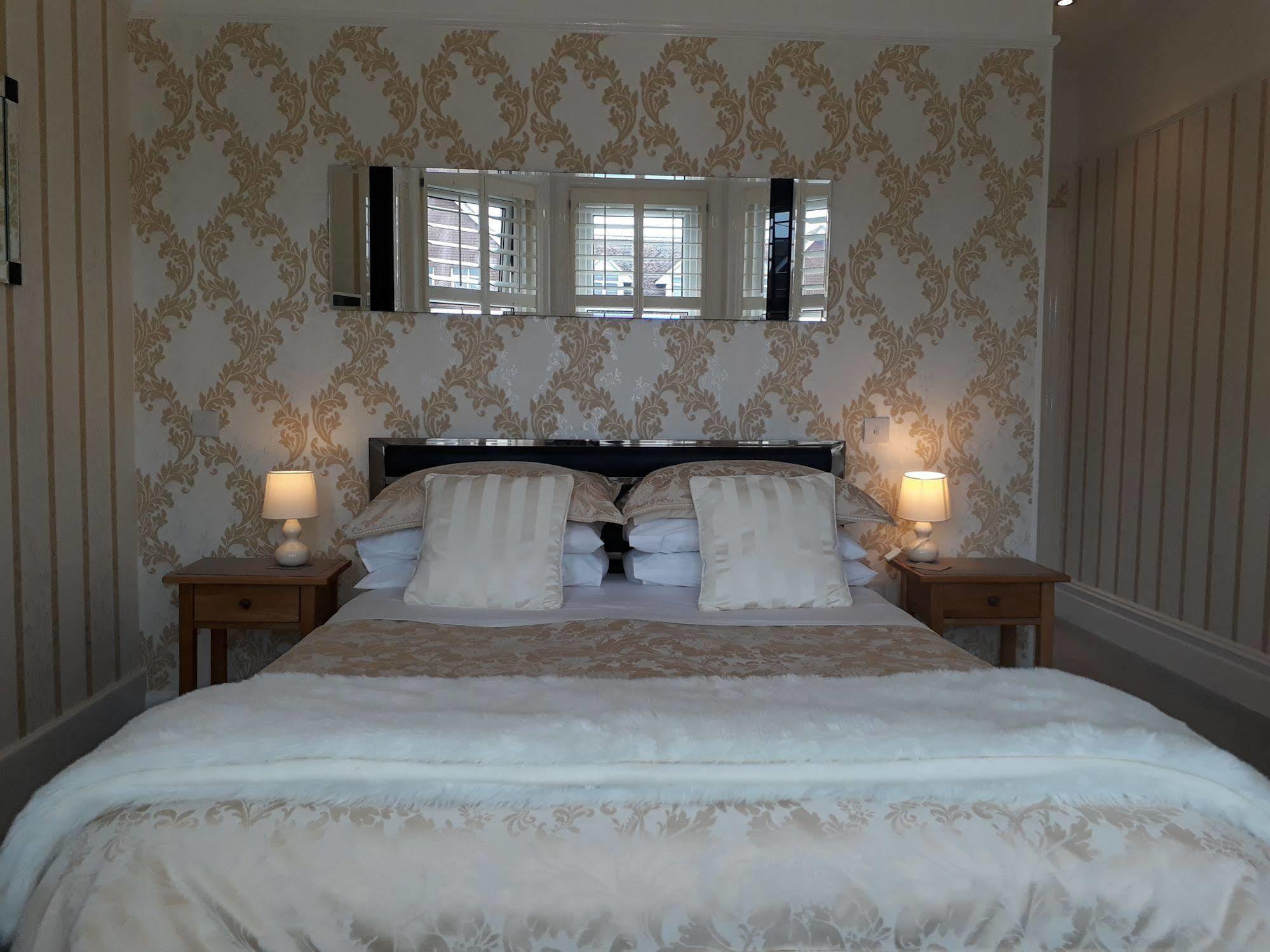 Crossroads Hotel Bornemouth Extérieur photo