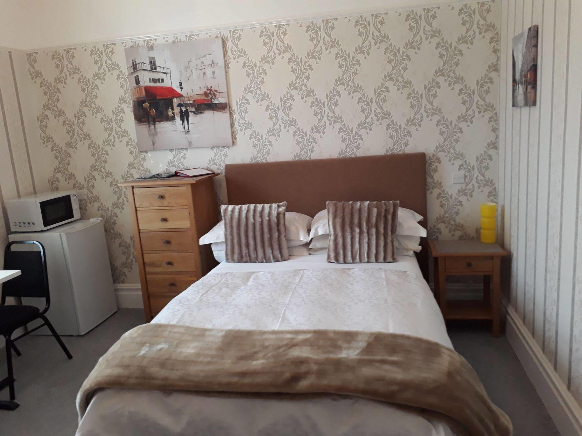 Crossroads Hotel Bornemouth Extérieur photo